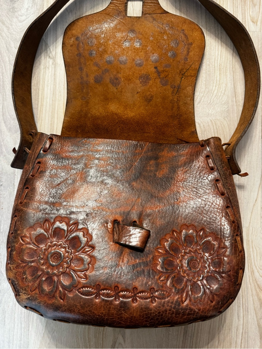 Vintage 70s Hand-Tooled Brown Leather Floral Shoulder Bag, Mexico Made - Picture 3 of 13
